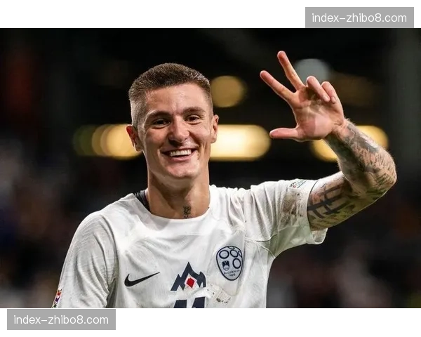 伤病报告:莱比锡前锋塞斯科左腿筋拉伤,预计缺席四周 伤病报告:莱比锡前锋塞斯科左腿筋拉伤,预计缺席四周