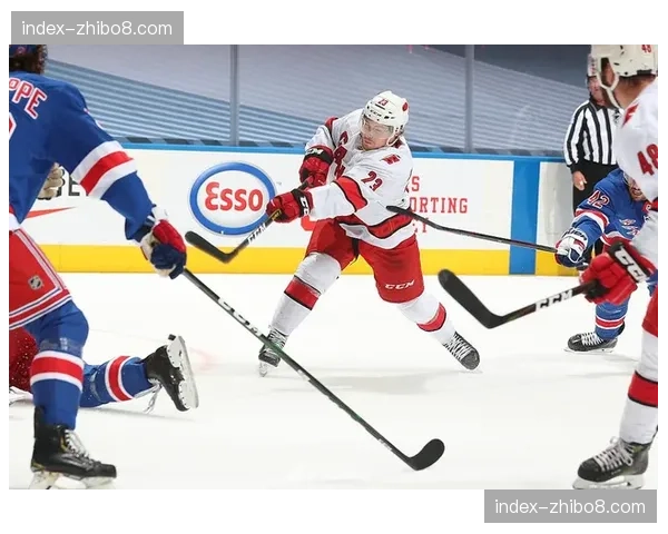 NHL：纽约游骑兵客场点球大战战胜卡罗莱纳飓风，守住大都会分区头名