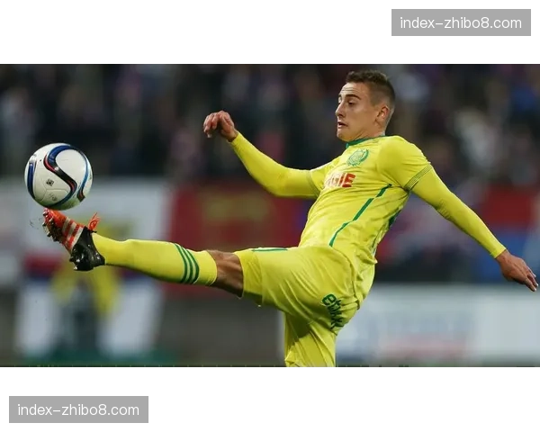 南特队长帕卢瓦谈及球队防守纪律:“我们首先确保不丢球。” 南特队长帕卢瓦谈及球队防守纪律:“我们首先确保不丢球。”